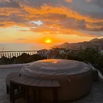 Do Mar -180° Sea View, Jacuzzi,terrace بيت للعطل *
