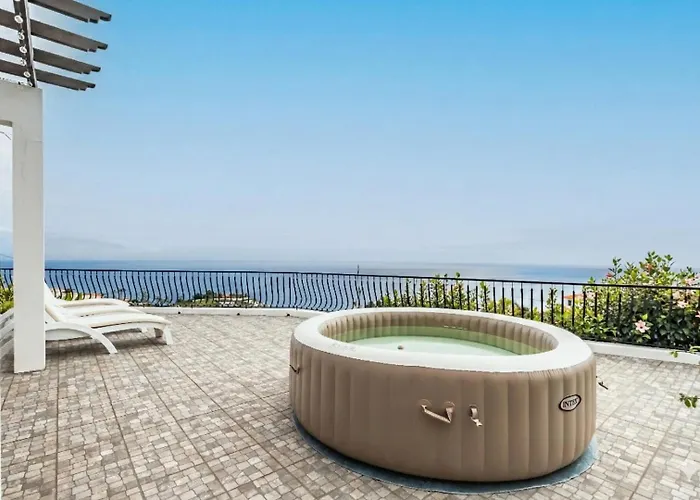 別荘 Do Mar -180° Sea View, Jacuzzi,terrace フンシャル