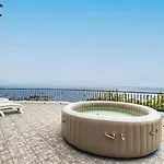 Feriehus Do Mar -180° Sea View, Jacuzzi,terrace Funchal (Madeira)