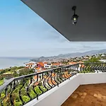 Do Mar -180° Sea View, Jacuzzi,terrace * Funchal (Madeira)